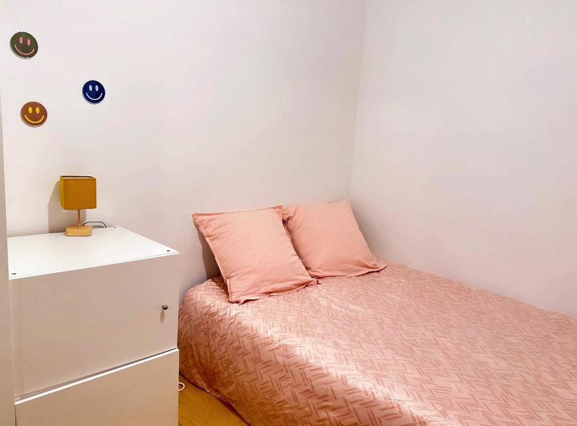 Cozy 3 Bedroom Apartment Dans Republique Paris Dış mekan fotoğraf